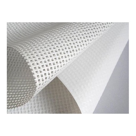 Lona perforada con protección trasera.